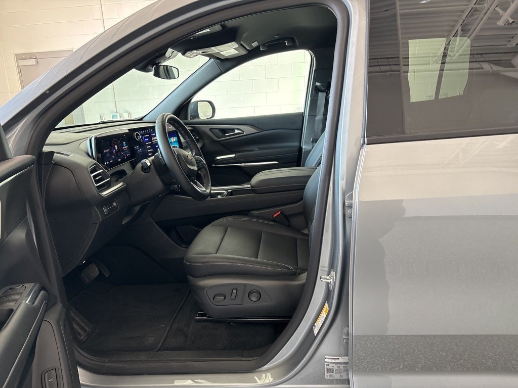 2025 Chevrolet Traverse LT 2LT