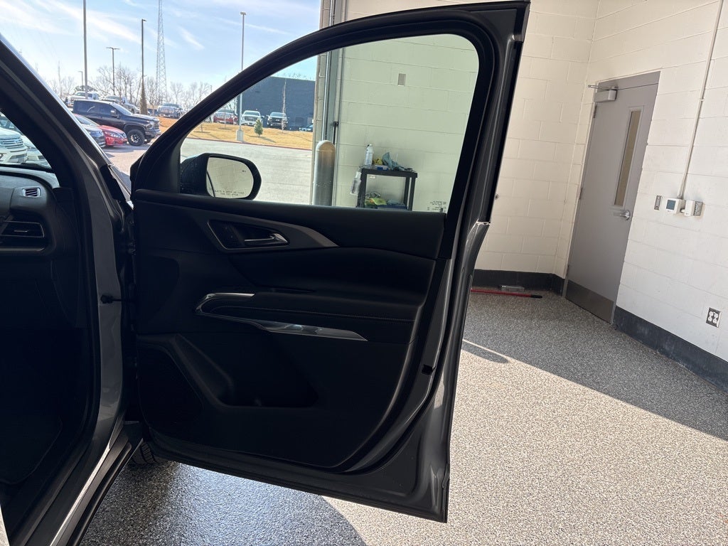 2025 Chevrolet Traverse LT 2LT