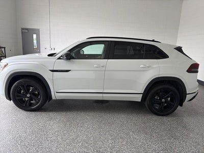 2026 Volkswagen Atlas Cross Sport 2.0T SEL R-Line Black
