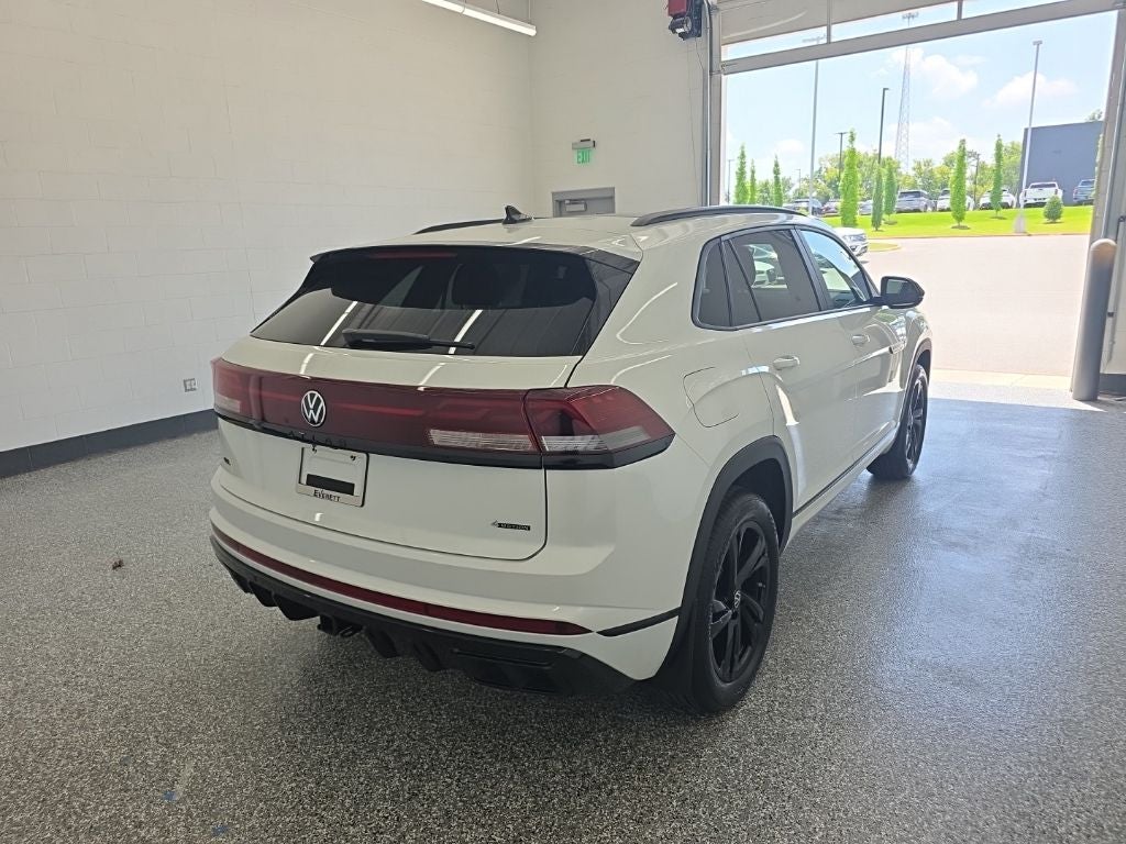 2026 Volkswagen Atlas Cross Sport 2.0T SEL R-Line Black