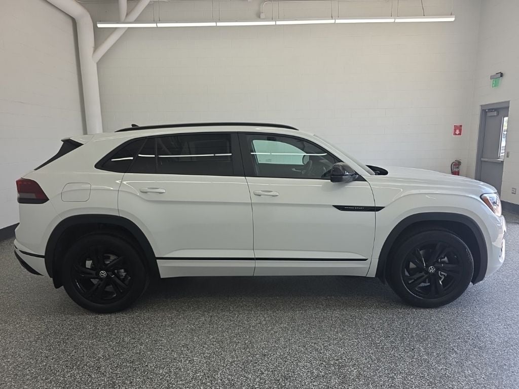 2026 Volkswagen Atlas Cross Sport 2.0T SEL R-Line Black