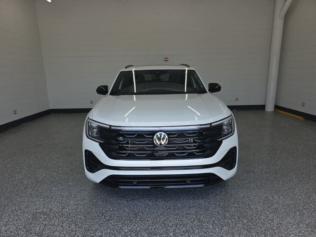 2026 Volkswagen Atlas Cross Sport 2.0T SEL R-Line Black