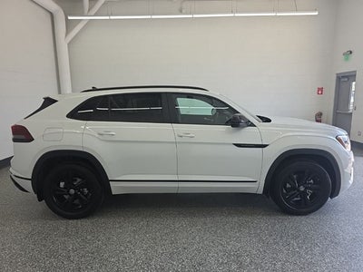 2026 Volkswagen Atlas Cross Sport 2.0T SEL R-Line Black