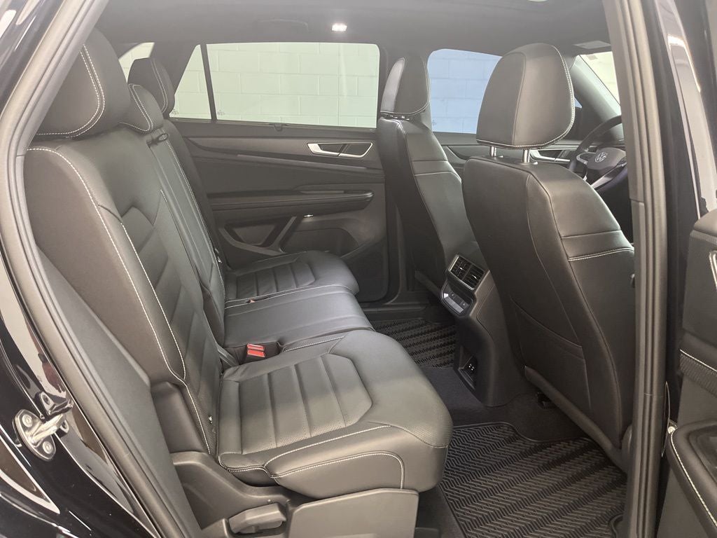 2026 Volkswagen Atlas Cross Sport 2.0T SEL R-Line Black