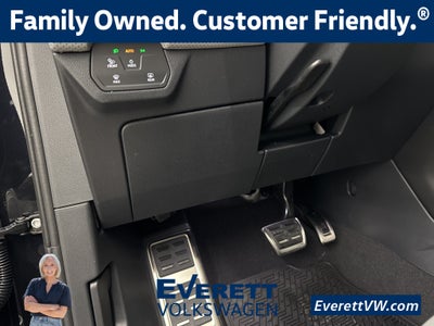 2026 Volkswagen Atlas Cross Sport 2.0T SEL R-Line Black