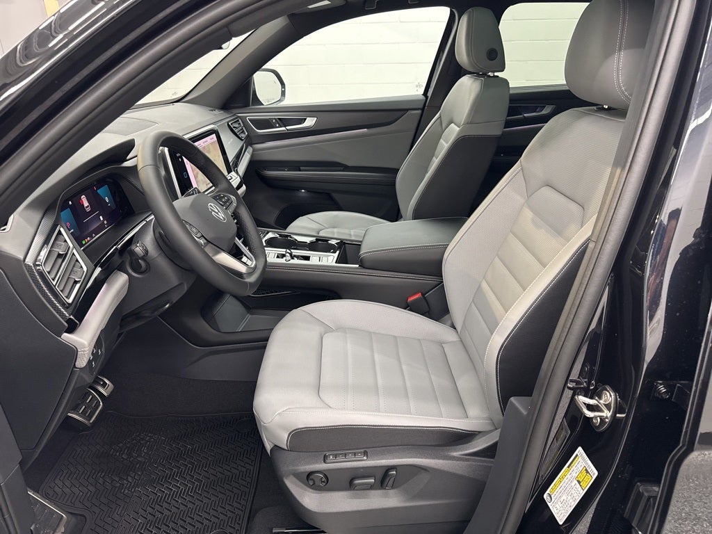 2026 Volkswagen Atlas Cross Sport 2.0T SEL R-Line Black