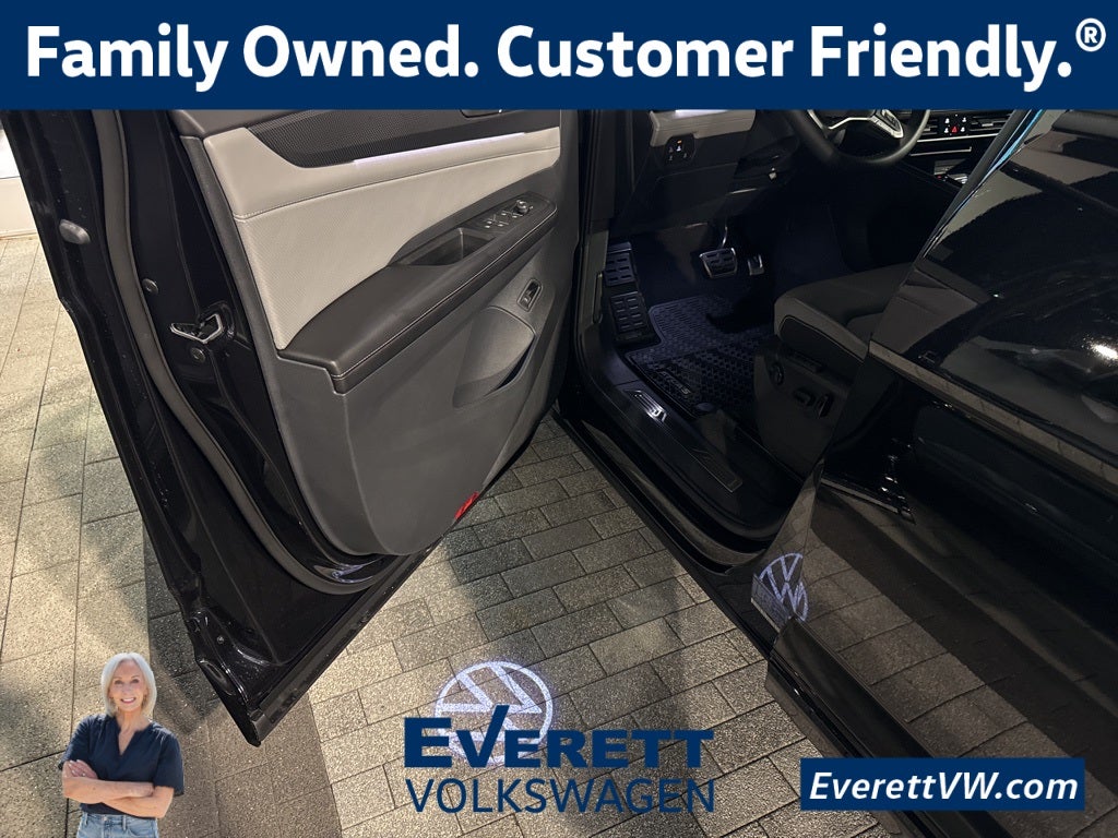 2026 Volkswagen Atlas Cross Sport 2.0T SEL R-Line Black