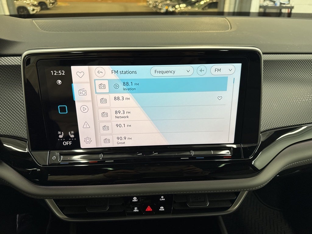 2026 Volkswagen Atlas Cross Sport 2.0T SEL R-Line Black