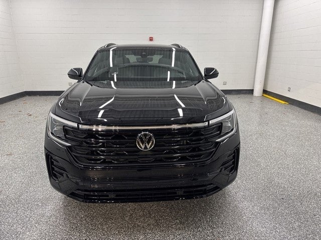 2026 Volkswagen Atlas Cross Sport 2.0T SEL R-Line Black