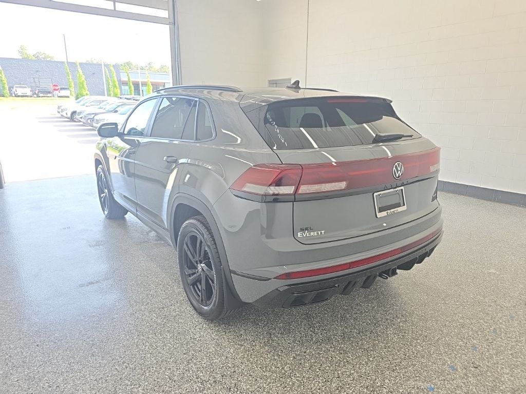 2026 Volkswagen Atlas Cross Sport 2.0T SEL R-Line Black