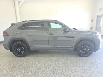2026 Volkswagen Atlas Cross Sport 2.0T SEL R-Line Black