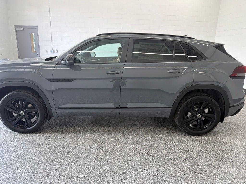 2026 Volkswagen Atlas Cross Sport 2.0T SEL R-Line Black