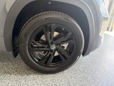 2026 Volkswagen Atlas Cross Sport 2.0T SEL R-Line Black