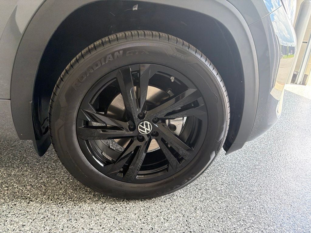 2026 Volkswagen Atlas Cross Sport 2.0T SEL R-Line Black