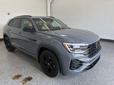2026 Volkswagen Atlas Cross Sport 2.0T SEL R-Line Black
