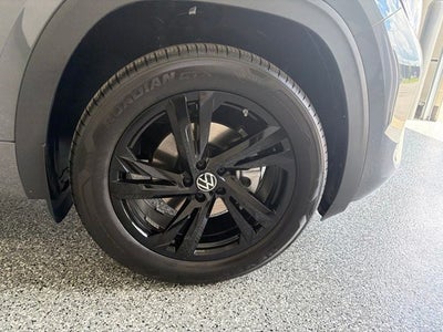 2026 Volkswagen Atlas Cross Sport 2.0T SEL R-Line Black