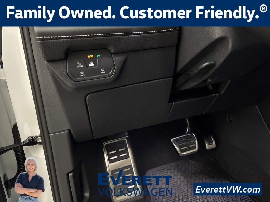 2026 Volkswagen Atlas Cross Sport 2.0T SEL R-Line Black