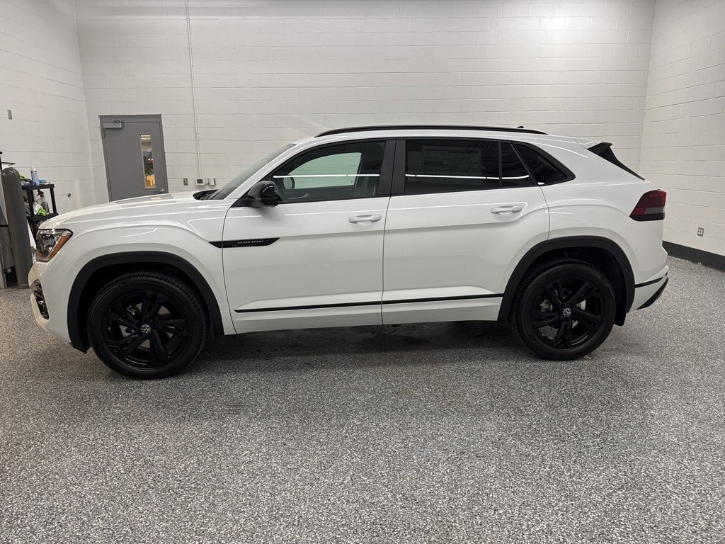 2026 Volkswagen Atlas Cross Sport 2.0T SEL R-Line Black