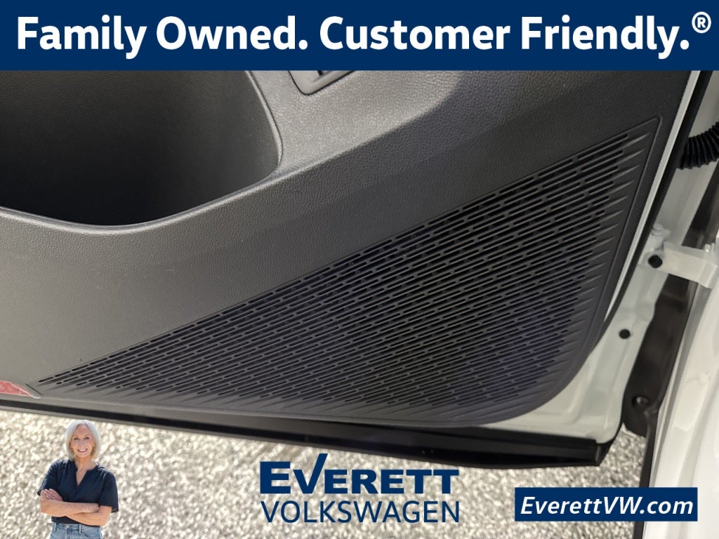 2026 Volkswagen Atlas Cross Sport 2.0T SEL R-Line Black