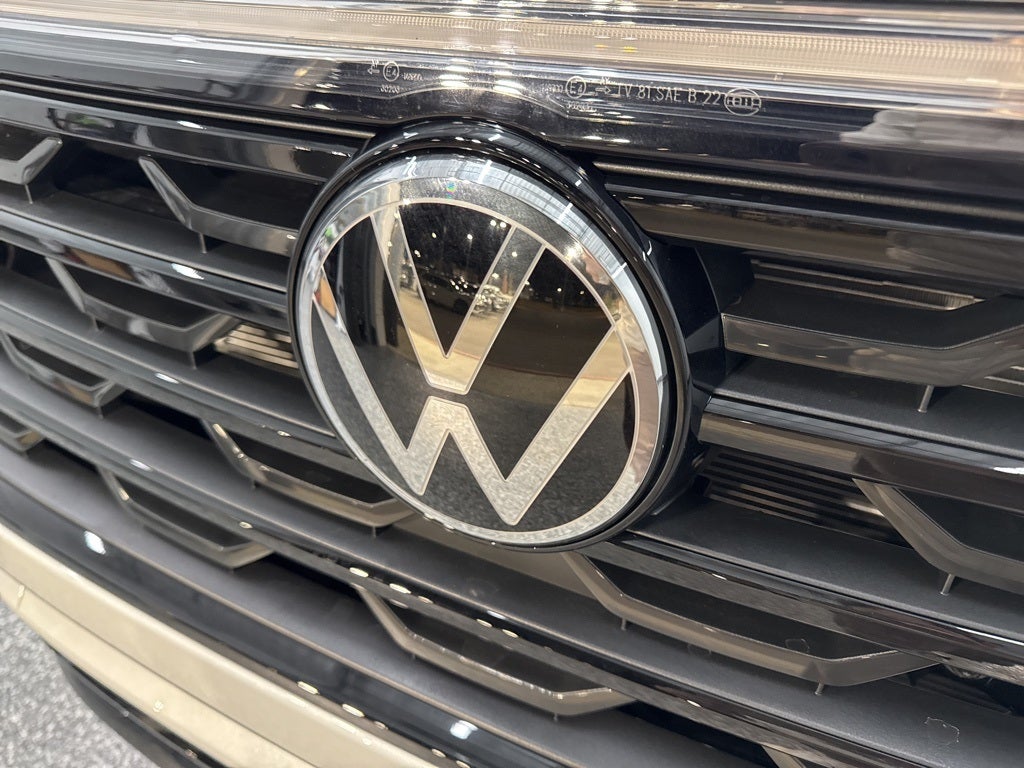 2026 Volkswagen Atlas Cross Sport 2.0T SEL R-Line Black