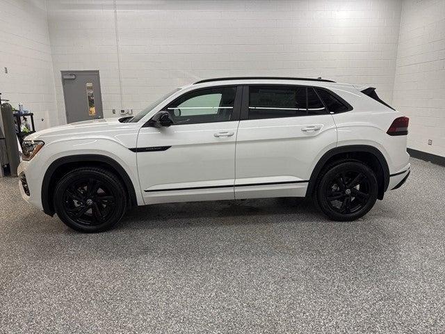 2026 Volkswagen Atlas Cross Sport 2.0T SEL R-Line Black