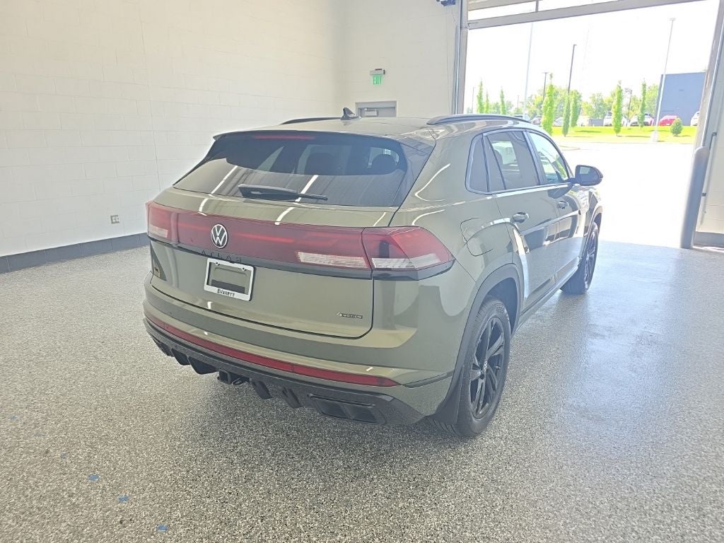 2026 Volkswagen Atlas Cross Sport 2.0T SEL R-Line Black
