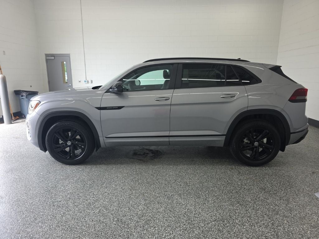 2026 Volkswagen Atlas Cross Sport 2.0T SEL R-Line Black