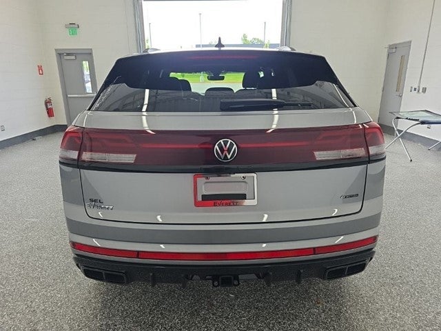 2026 Volkswagen Atlas Cross Sport 2.0T SEL R-Line Black