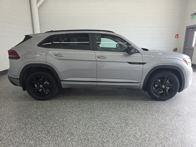 2026 Volkswagen Atlas Cross Sport 2.0T SEL R-Line Black