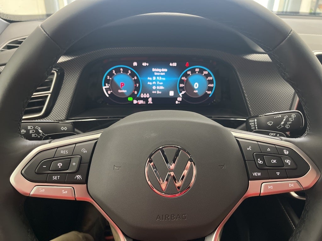 2026 Volkswagen Atlas Cross Sport 2.0T SEL R-Line Black