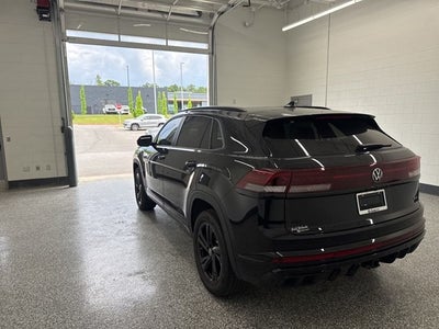 2026 Volkswagen Atlas Cross Sport 2.0T SEL R-Line Black