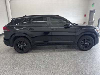 2026 Volkswagen Atlas Cross Sport 2.0T SEL R-Line Black