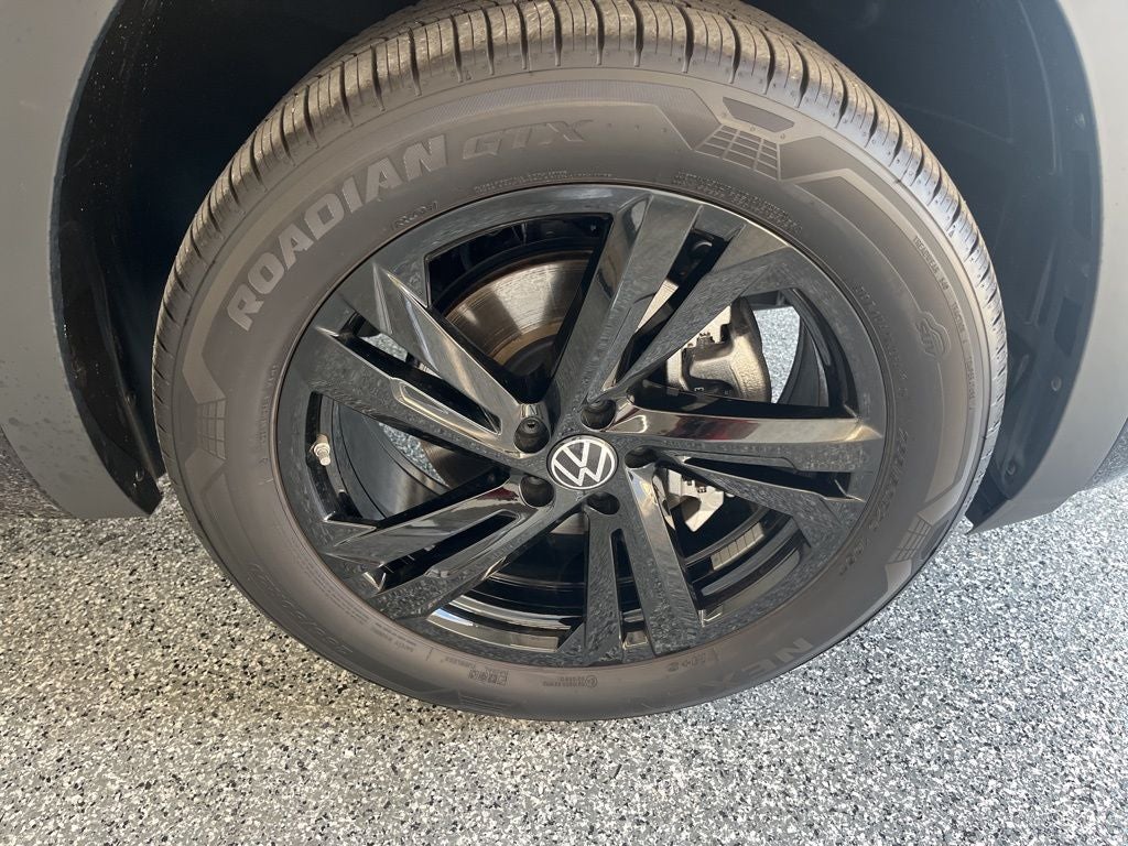2026 Volkswagen Atlas Cross Sport 2.0T SEL R-Line Black