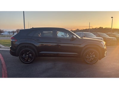 2026 Volkswagen Atlas Cross Sport 2.0T SEL R-Line Black