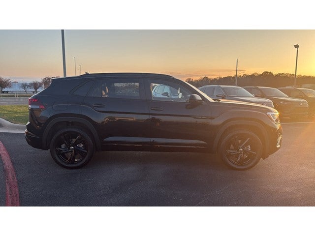 2026 Volkswagen Atlas Cross Sport 2.0T SEL R-Line Black