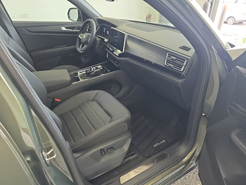 2026 Volkswagen Atlas Cross Sport 2.0T SEL R-Line Black
