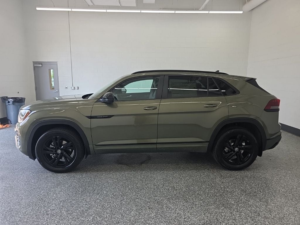 2026 Volkswagen Atlas Cross Sport 2.0T SEL R-Line Black