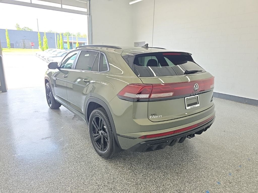 2026 Volkswagen Atlas Cross Sport 2.0T SEL R-Line Black
