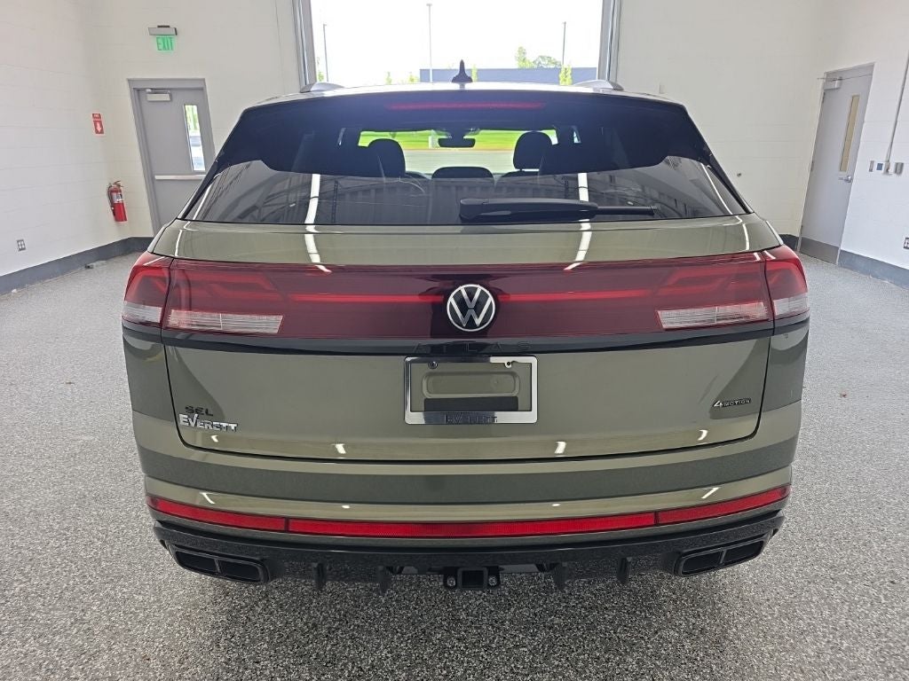 2026 Volkswagen Atlas Cross Sport 2.0T SEL R-Line Black