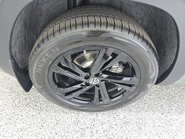 2026 Volkswagen Atlas Cross Sport 2.0T SEL R-Line Black