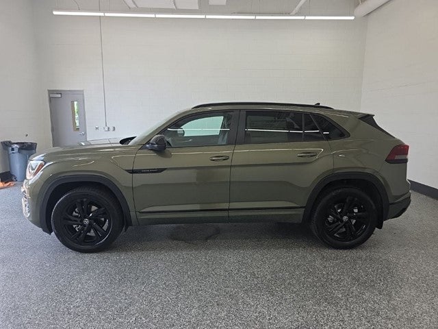 2026 Volkswagen Atlas Cross Sport 2.0T SEL R-Line Black