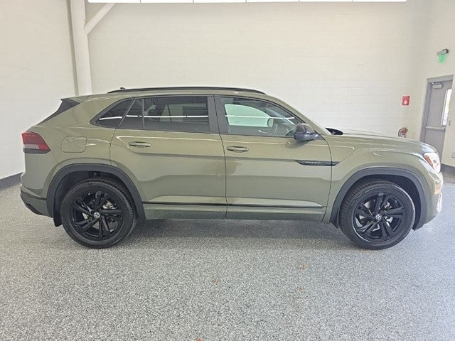 2026 Volkswagen Atlas Cross Sport 2.0T SEL R-Line Black