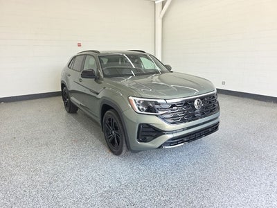 2026 Volkswagen Atlas Cross Sport 2.0T SEL R-Line Black