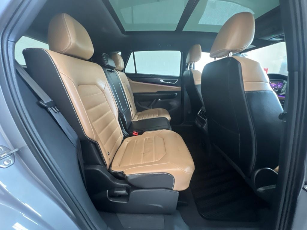 2024 Volkswagen Atlas Cross Sport 2.0T SEL R-Line