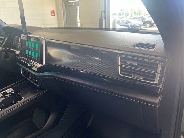 2025 Volkswagen Atlas Cross Sport 2.0T SEL