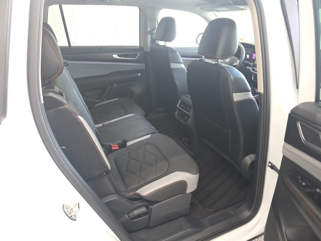 2024 Volkswagen Atlas 2.0T Peak Edition SE w/Technology