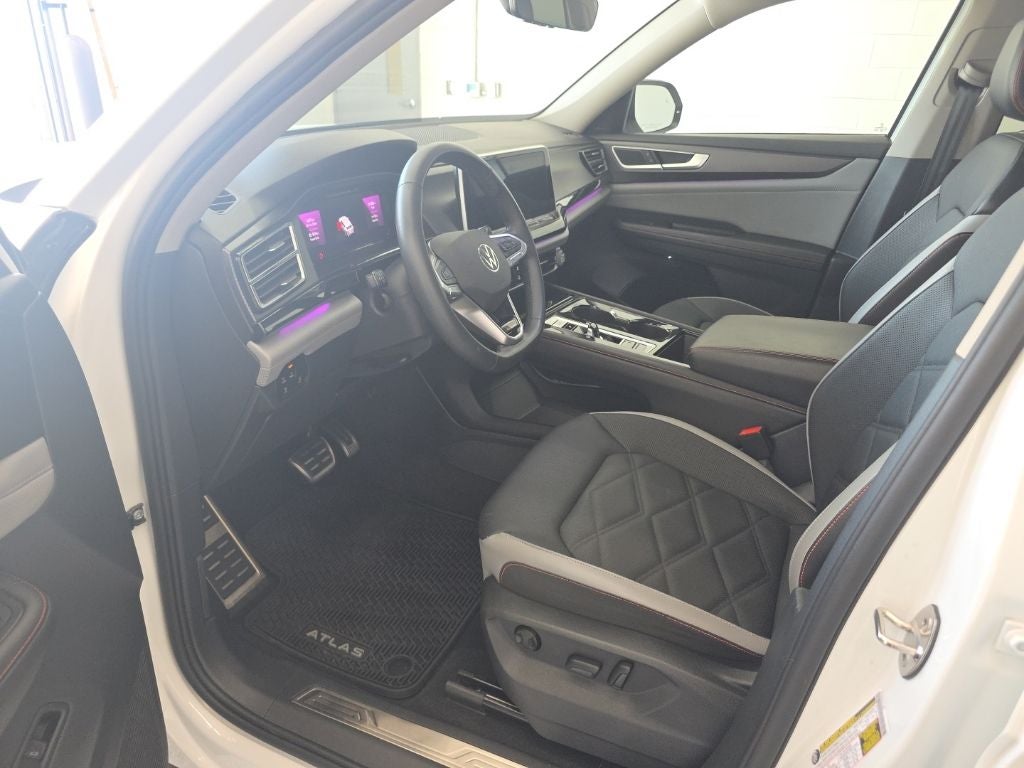 2024 Volkswagen Atlas 2.0T Peak Edition SE w/Technology