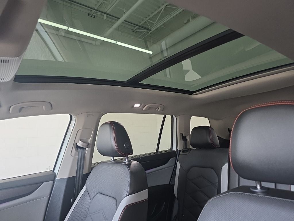 2024 Volkswagen Atlas 2.0T Peak Edition SE w/Technology