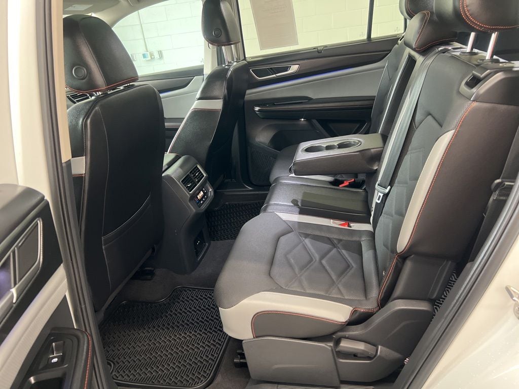 2024 Volkswagen Atlas 2.0T Peak Edition SE w/Technology