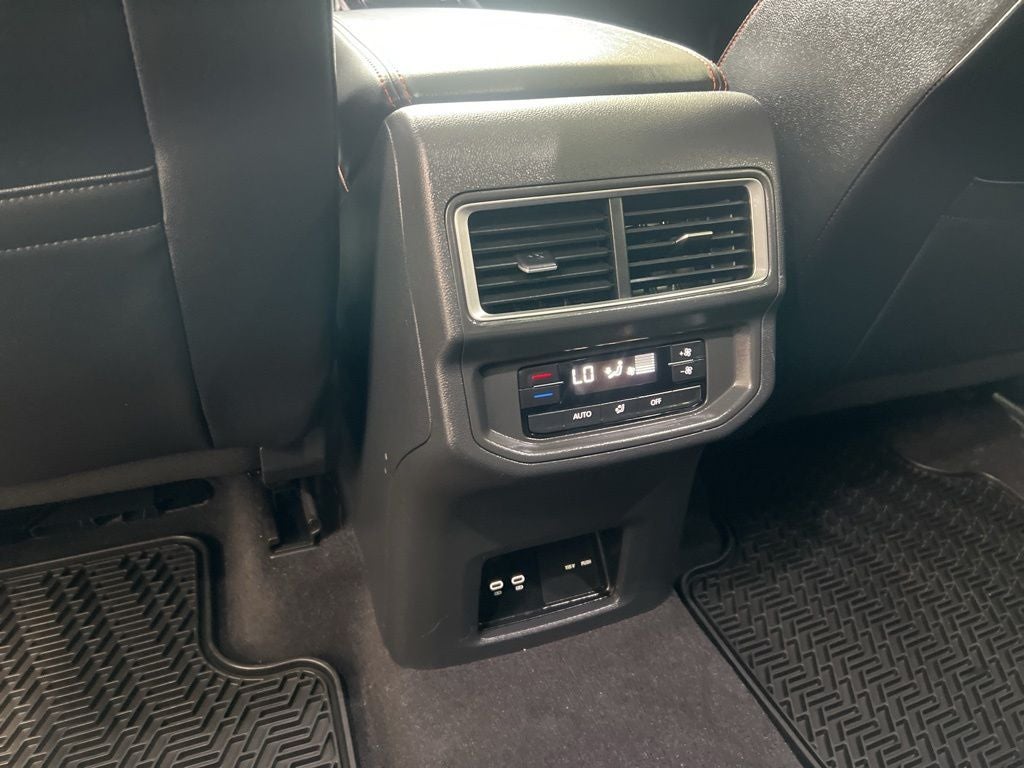 2024 Volkswagen Atlas 2.0T Peak Edition SE w/Technology